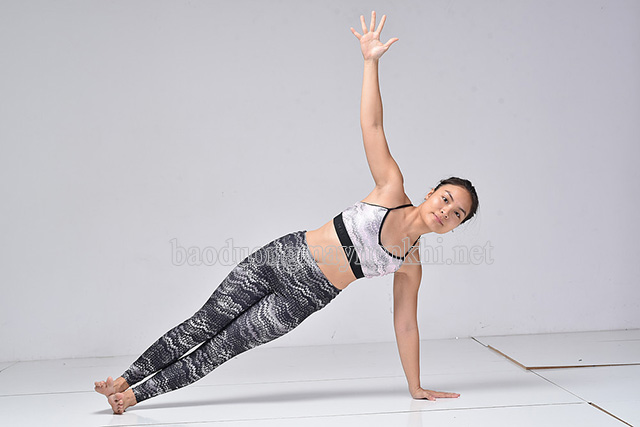Động tác Yoga ABS Vasisthasana